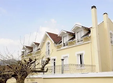 Отель La Chaumiere 2*