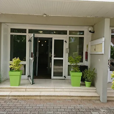 La Chaumiere 2* Вуарон